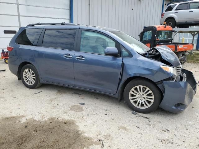 2017 Toyota Sienna XLE