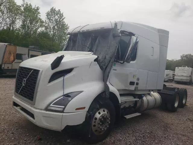 2022 Volvo VNR