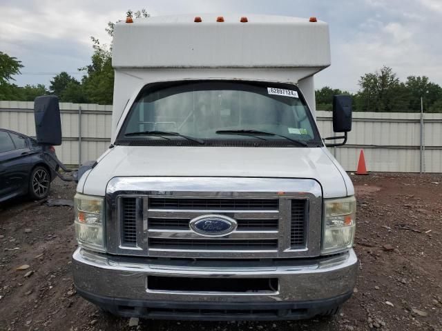 2008 Ford Econoline E350 Super Duty Cutaway Van