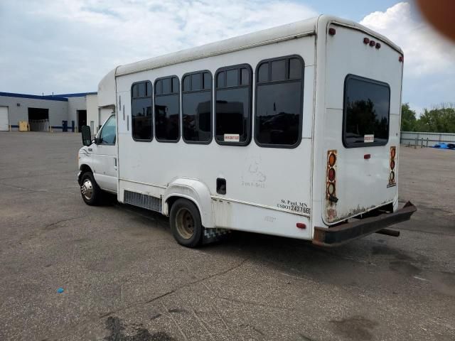 2001 Ford Econoline E350 Super Duty Cutaway Van