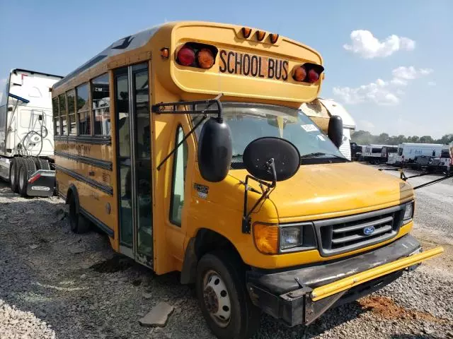 2004 Ford Econoline E450 Super Duty Cutaway Van