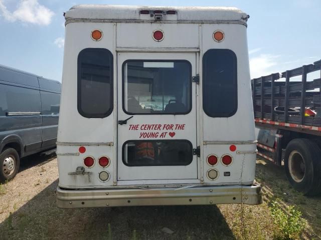 2013 Ford Econoline E350 Super Duty Cutaway Van