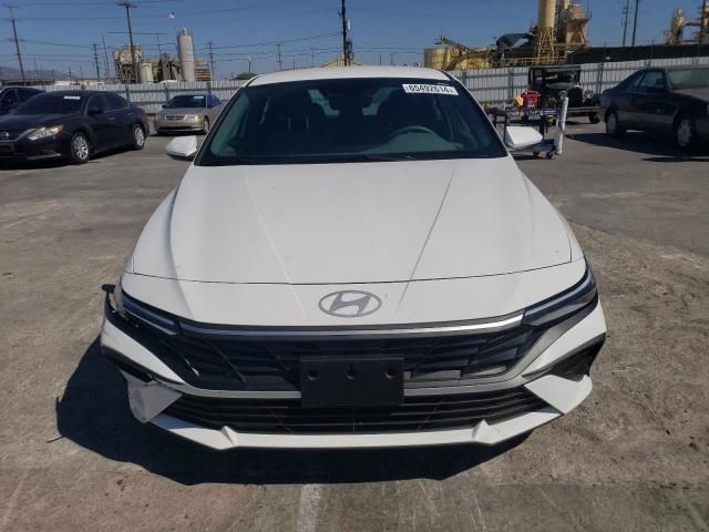 2024 Hyundai Elantra SE