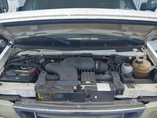 2005 Maje 2005 Ford Econoline E450 Super Duty Cutaway Van