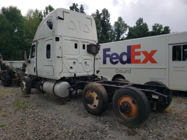 2013 Freightliner Cascadia 125