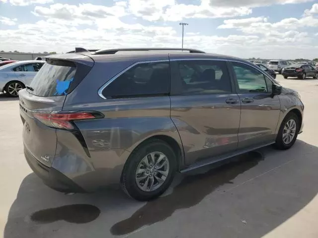 2021 Toyota Sienna LE