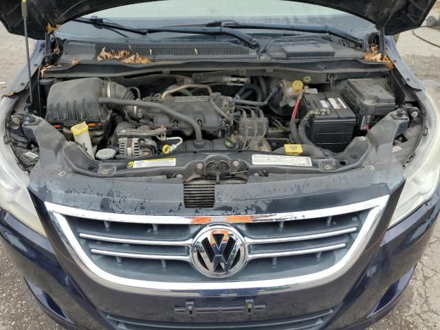 2010 Volkswagen Routan SE