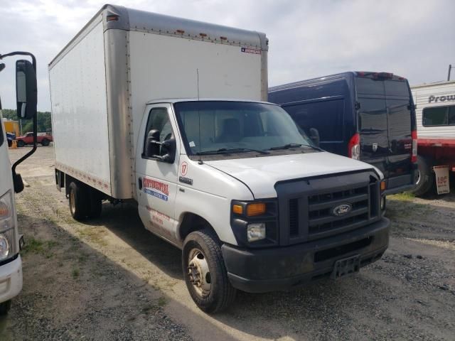 2013 Ford Econoline E350 Super Duty Cutaway Van