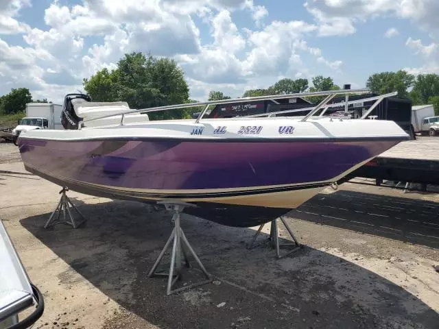 2001 Robalo Boat