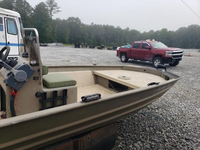 2002 Alumacraft Boat