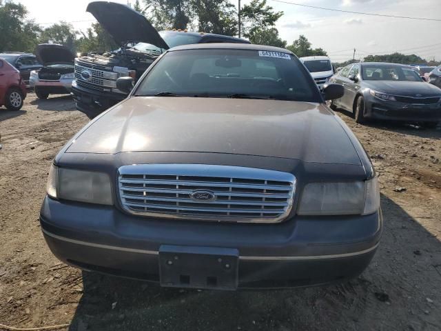 2004 Ford Crown Victoria LX