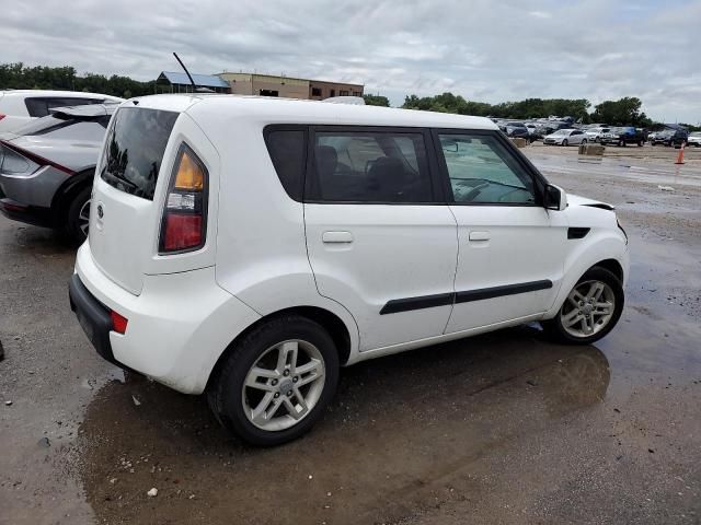 2010 KIA Soul +