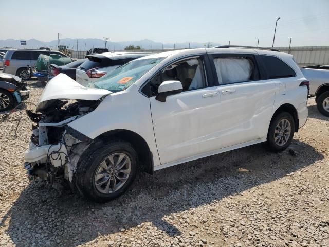 2021 Toyota Sienna LE