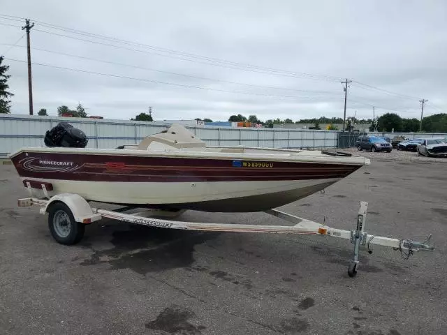 2000 Princecraft Boat