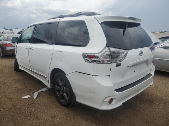 2020 Toyota Sienna SE