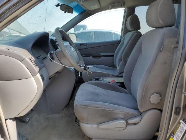 2005 Toyota Sienna LE