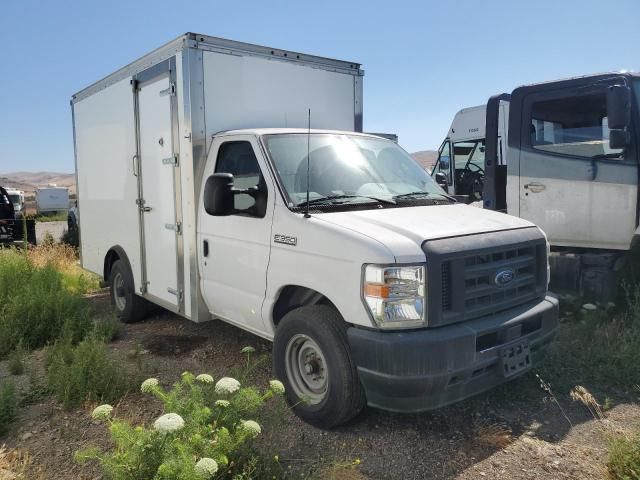 2023 Ford Econoline E350 Super Duty Cutaway Van