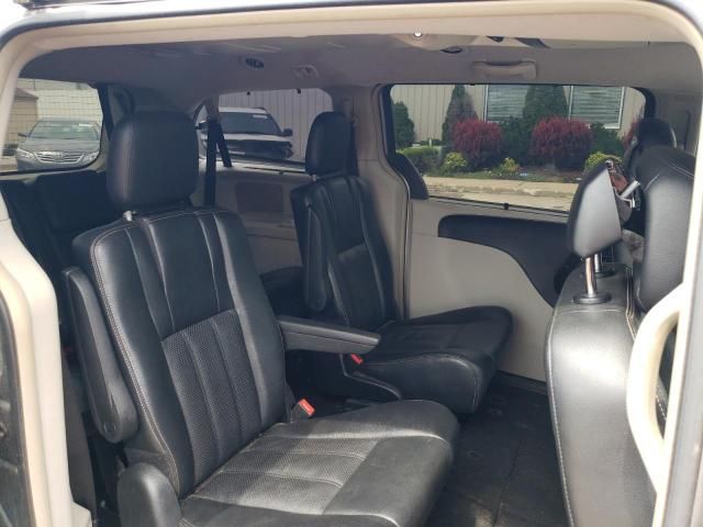 2014 Chrysler Town & Country Touring L