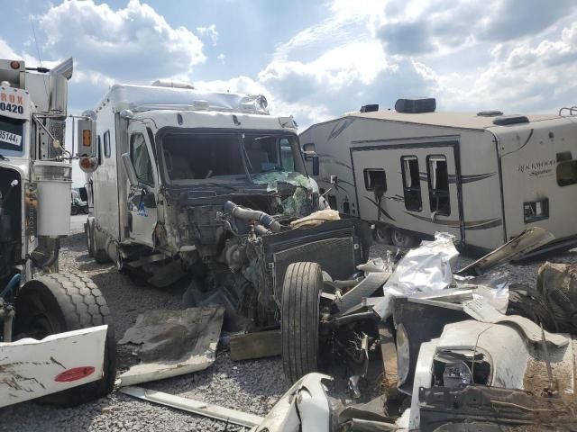 2011 Freightliner Cascadia 125