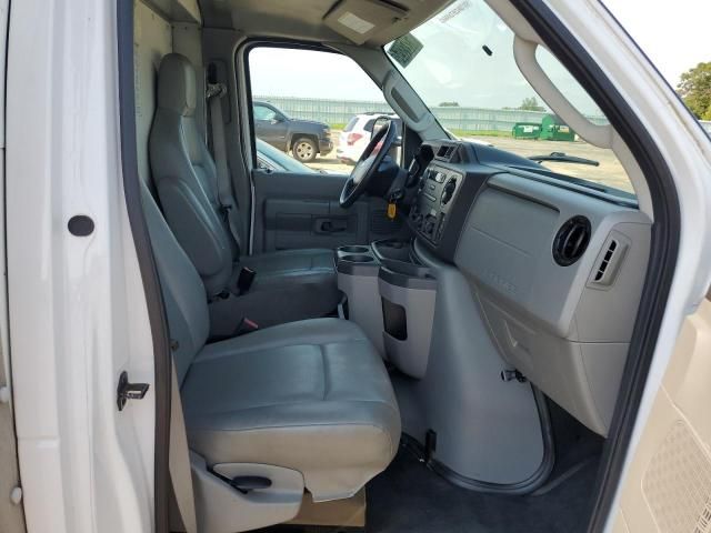 2018 Ford Econoline E350 Super Duty Cutaway Van