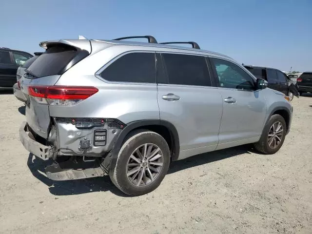 2017 Toyota Highlander SE