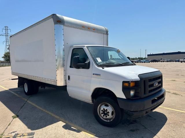 2017 Ford Econoline E350 Super Duty Cutaway Van