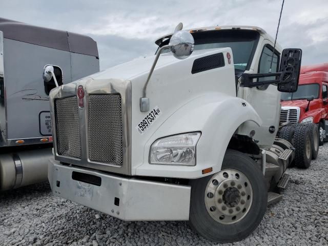 2020 Kenworth Construction T880