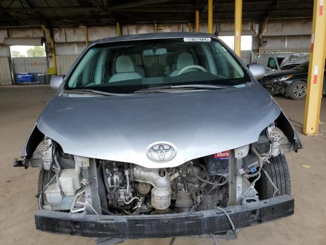 2013 Toyota Sienna LE