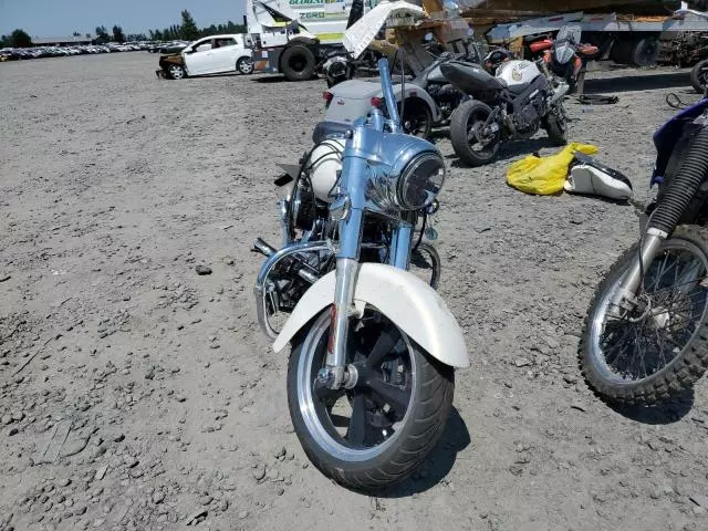 2014 Harley-Davidson FLD Switchback