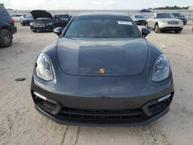 2022 Porsche Panamera Base