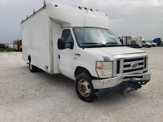 2013 Ford Econoline E350 Super Duty Cutaway Van