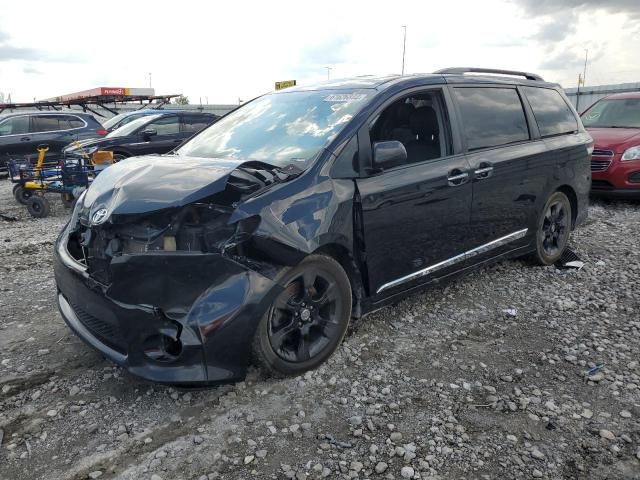 2015 Toyota Sienna Sport