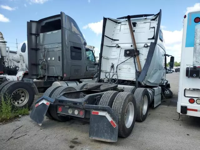 2013 Volvo VN VNL