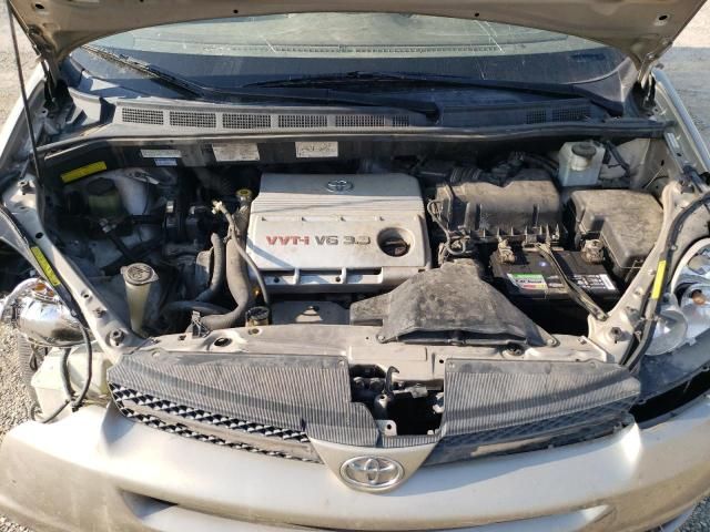 2004 Toyota Sienna XLE