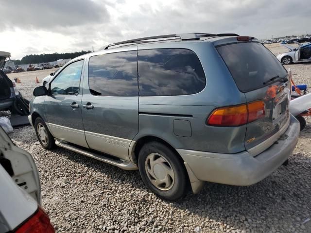 2000 Toyota Sienna LE