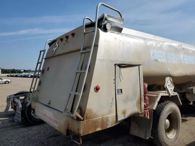 2008 Peterbilt 335