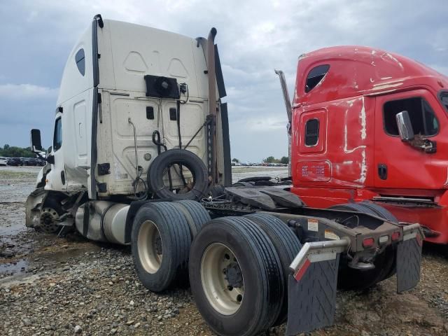 2010 Freightliner Cascadia 125