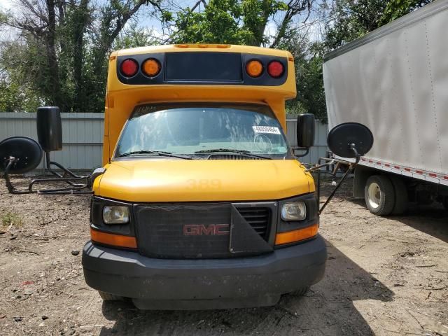 2009 GMC Savana Cutaway G3500