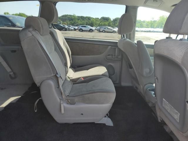 2009 Toyota Sienna CE