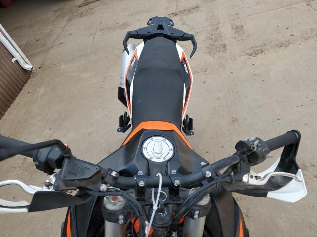 2022 KTM 890 Adventure R