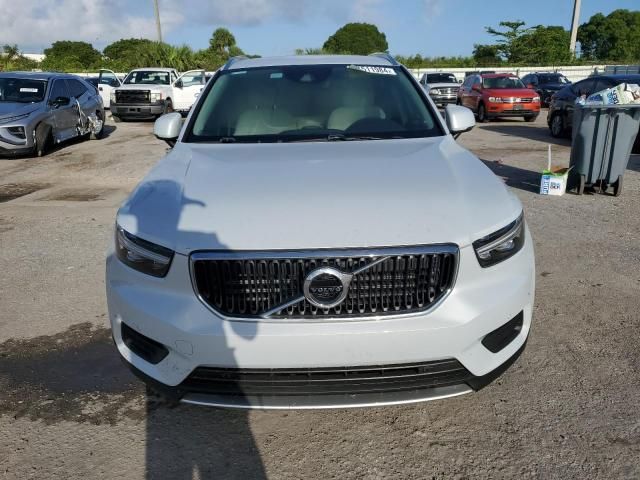 2020 Volvo XC40 T4 Momentum