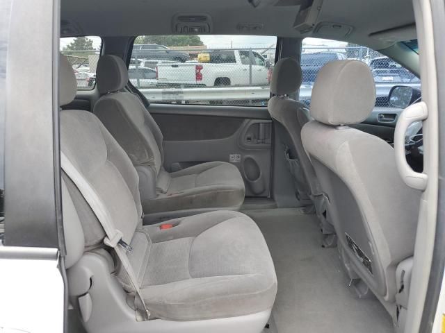 2004 Toyota Sienna CE