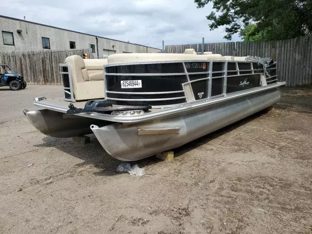 2018 Suncruiser Pontoon