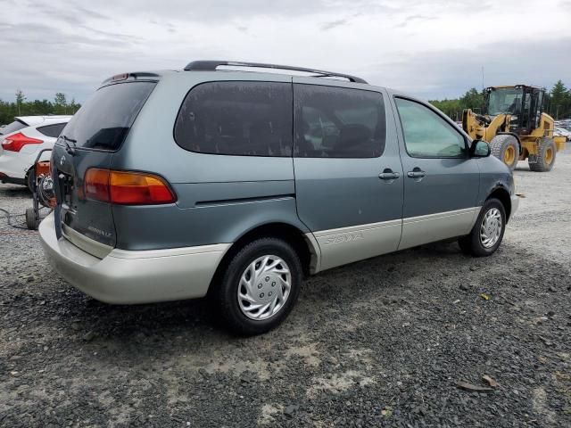 1998 Toyota Sienna LE