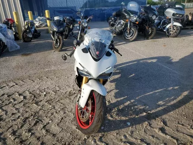 2018 Ducati Supersport