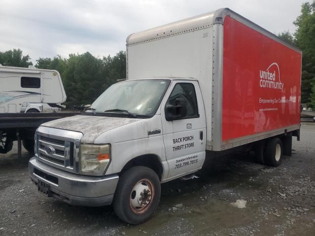 2010 Ford Econoline E450 Super Duty Cutaway Van