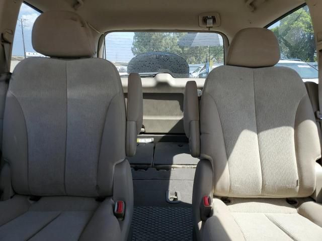 2011 KIA Sedona LX