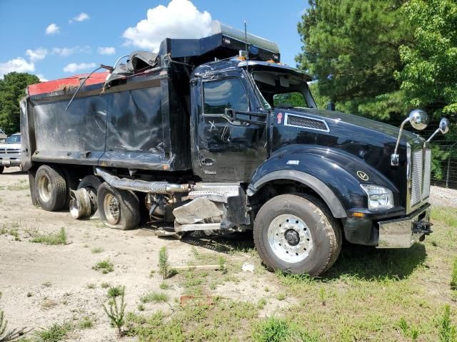 2023 Kenworth Construction T880