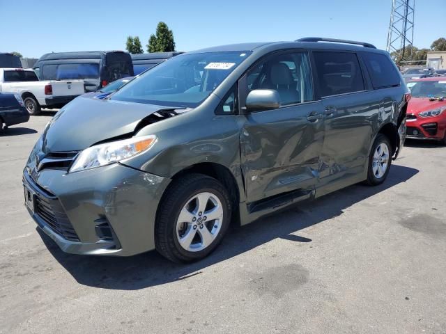 2018 Toyota Sienna LE