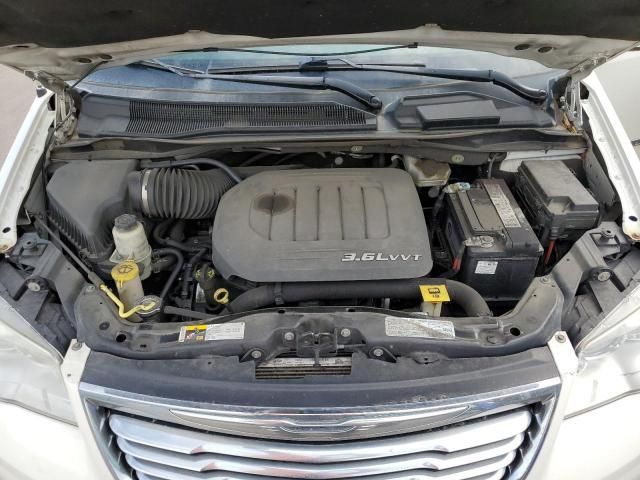 2013 Chrysler Town & Country Touring